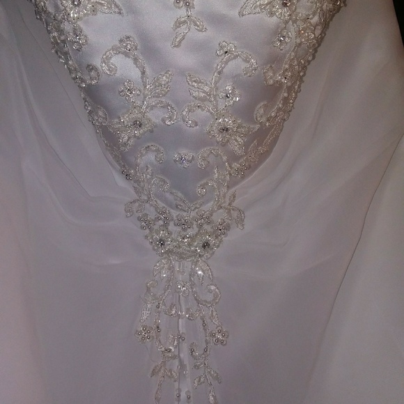 Wedding Dress - Picture 5 of 8